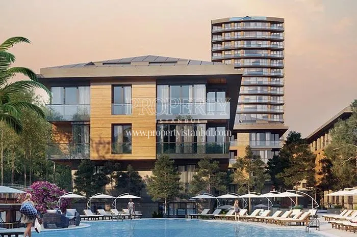 The outdoor swimming pool in Suadiye Sahil Sitesi