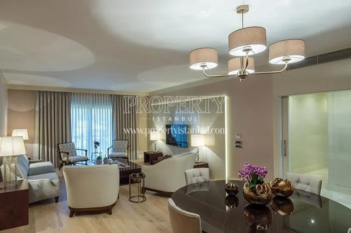 A spacious living room in Suadiye Sahil Sitesi