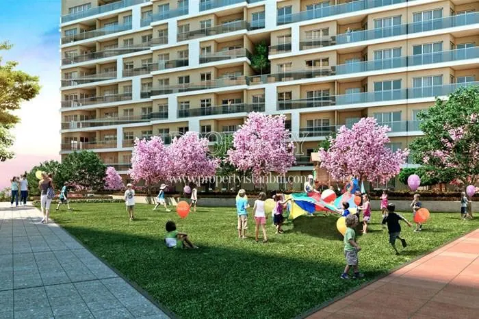 The children playing in the Sur Yapi Tilia compound