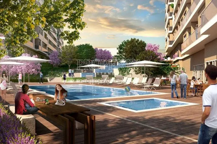 The outdoor swimming pool of Sur Yapi Tilia