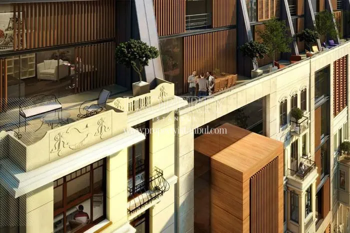 The guys talking in the terrace of the building in Taksim 360