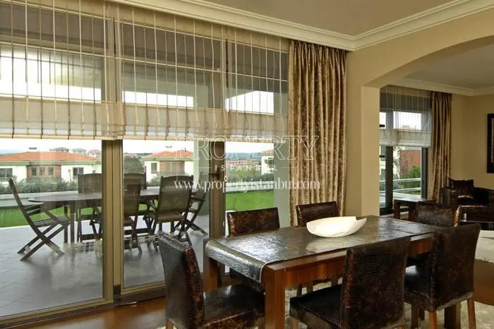 One of the living rooms in Tepe Park Villalari