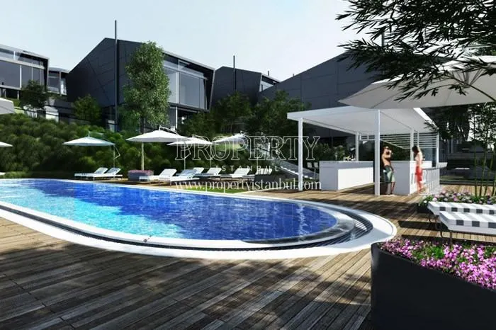 The outdoor swimming pool in Terrace Plus