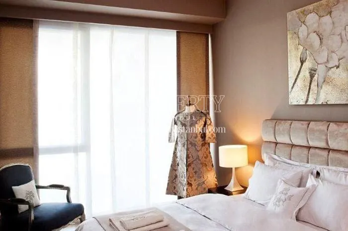 Small master bedroom in Terrace Tema