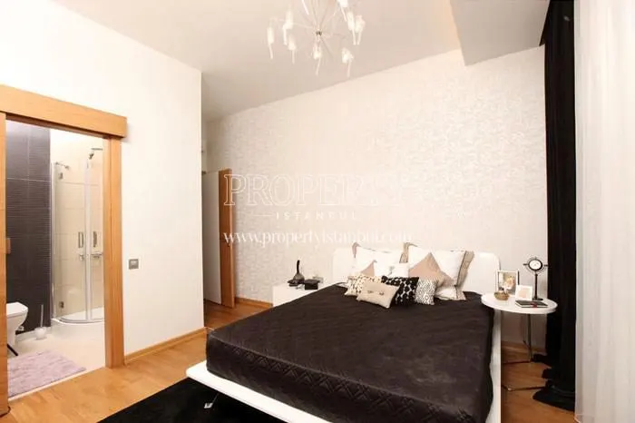 The small master bedroom with a bathroom in The Istanbul Veliefendi