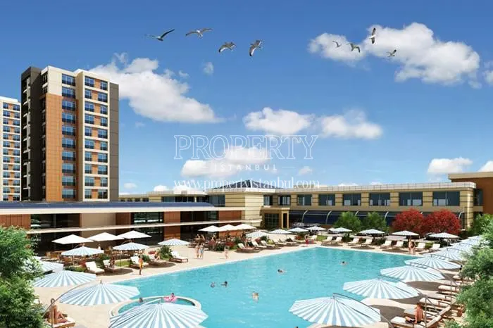 The outdoor swimming pool of The Istanbul Veliefendi