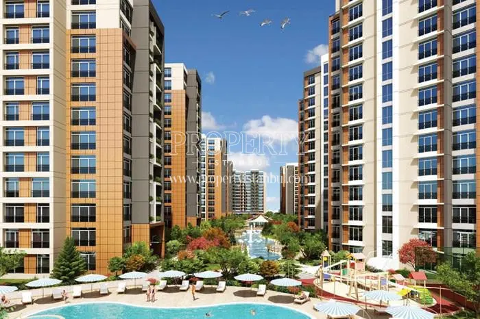 The outdoor swimming pool of The Istanbul Veliefendi