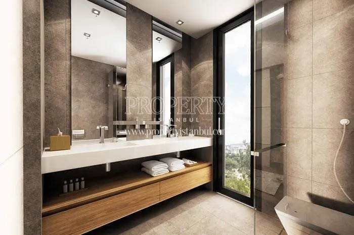 The bathroom with the city view in Therra Park Tarabya