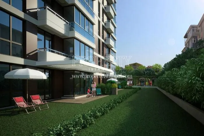 The verdant garden of Toya Vista
