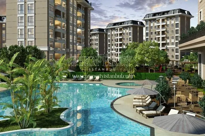 The outdoor swimming pool of the Trendist Atasehir compound