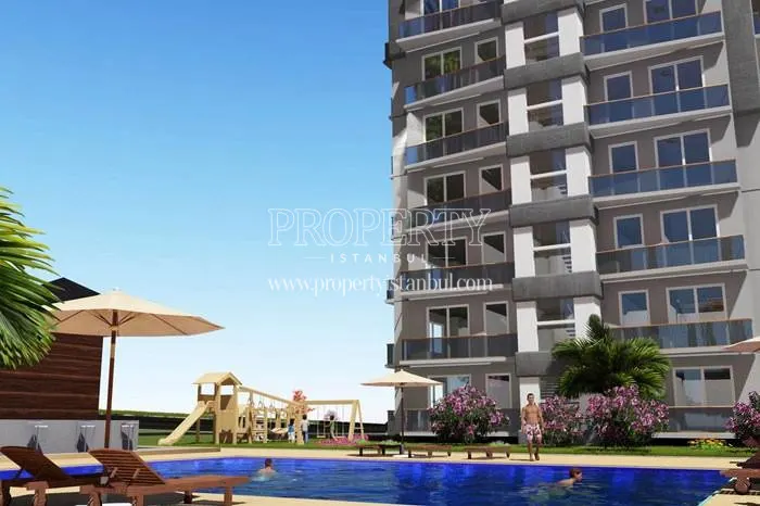 Outdoor swimming pool in the Twin Park Evleri project