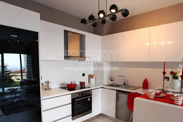 Small white kitchen in Twinstar Yakacik