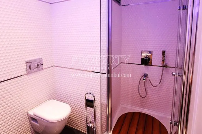 One of the bathrooms in Twinstar Yakacik