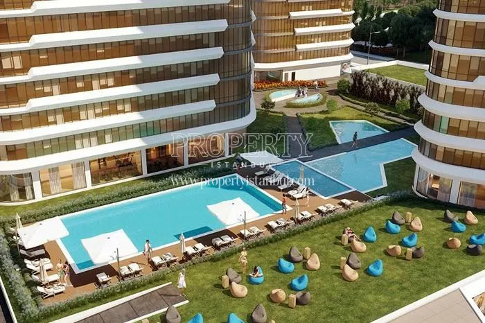 The outdoor swimming pool in Uplife Kadikoy
