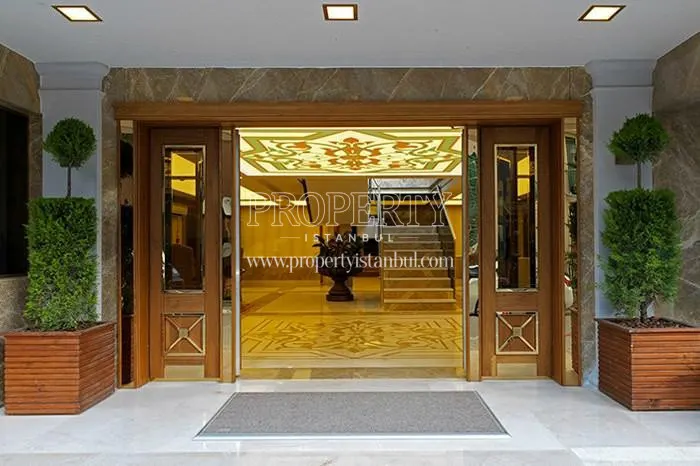 The entrance of the building in Uskudar Prestij Konaklari
