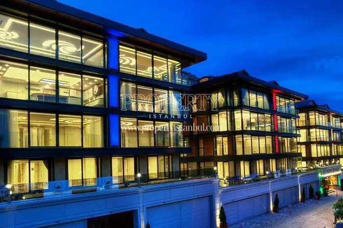 Uskudar Prestij Konaklari in the evening