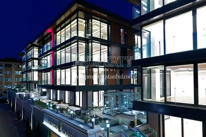 Uskudar Prestij Konaklari at night