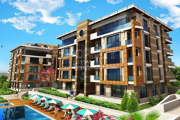 Outdoor swimming pool in front of Vadi Park Konaklari buildings