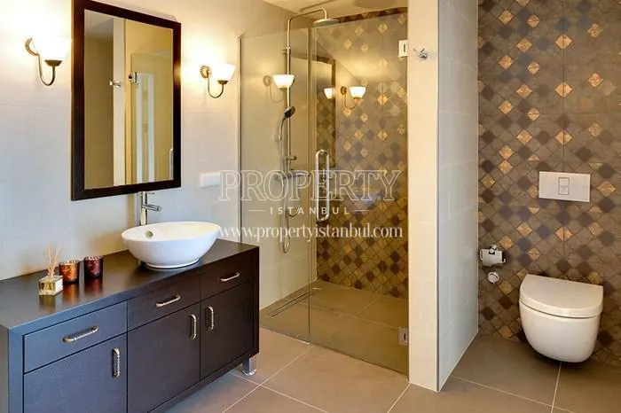 One of the bathrooms in Valle Lacus