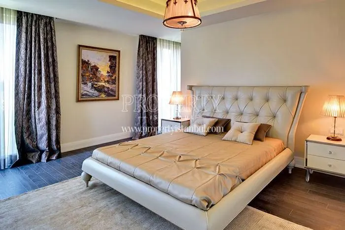 One of the master bedrooms in Valle Lacus