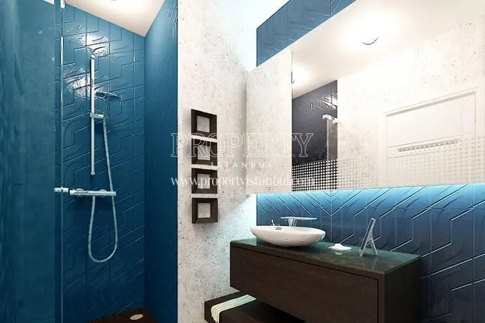 Small blue and white bathroom in Vera Residence