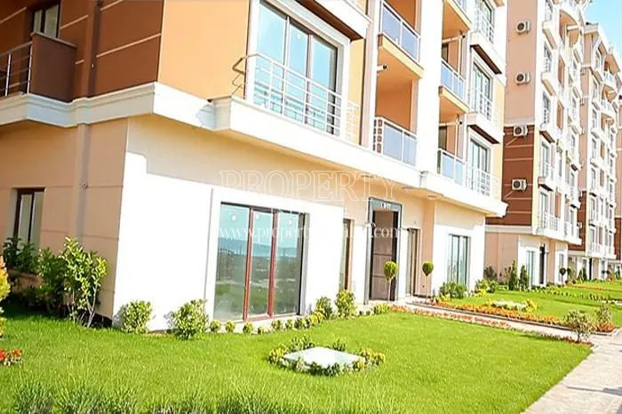 The blocks of Vista Residenza 4 with their gardens