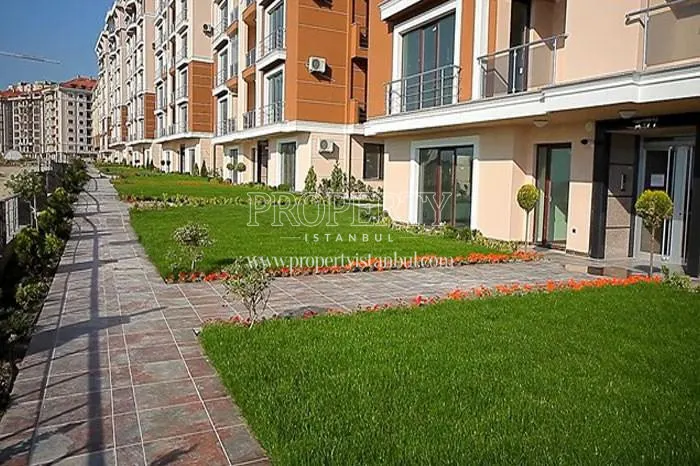 Walking track in the Vista Residenza 4 garden