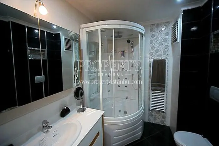One of the bathrooms in Vista Residenza 4