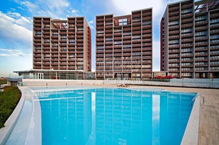 The outdoor swimming pool of West Blocks
