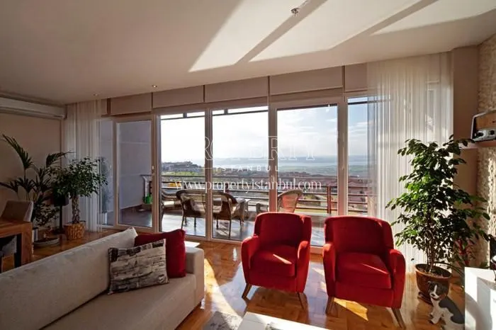 The living room with a balcony in West Blocks
