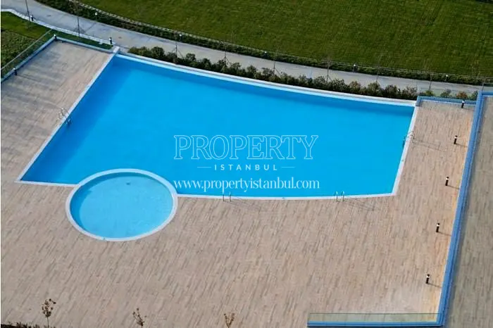 Outdoor swimming pool in West Blocks
