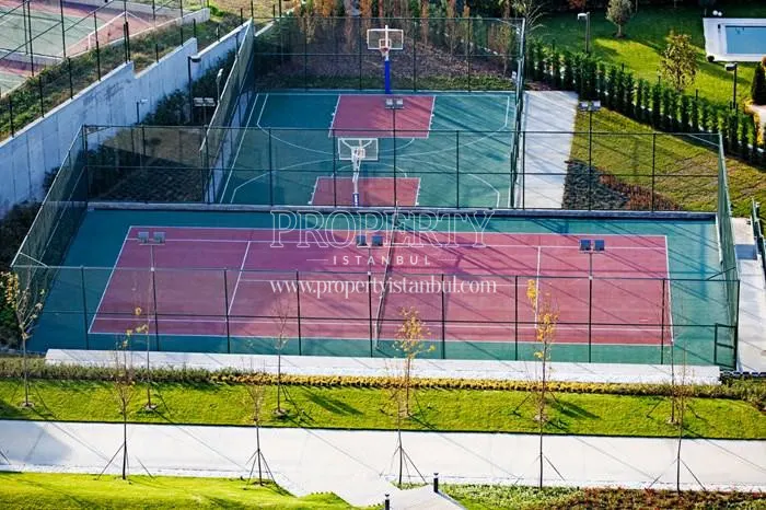 Basketball and tennis court in West Blocks