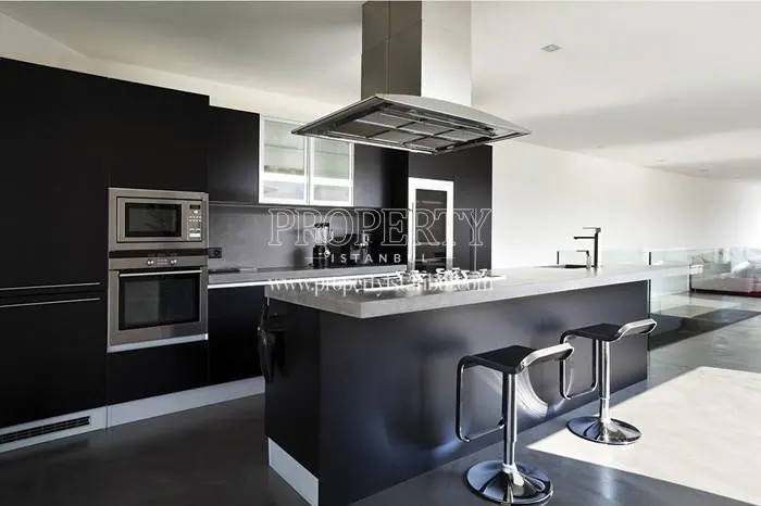 Black kitchen in West Side Istanbul