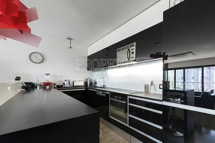 Black and white kitchen in West Side Istanbul