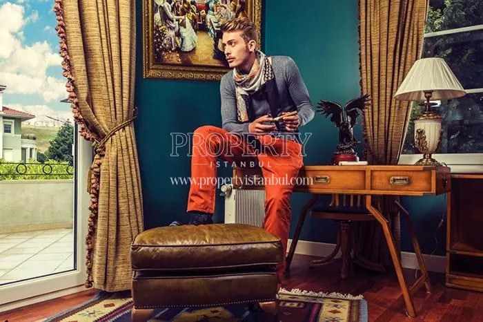 The man in one of the villas in West Wall Marina Villalari
