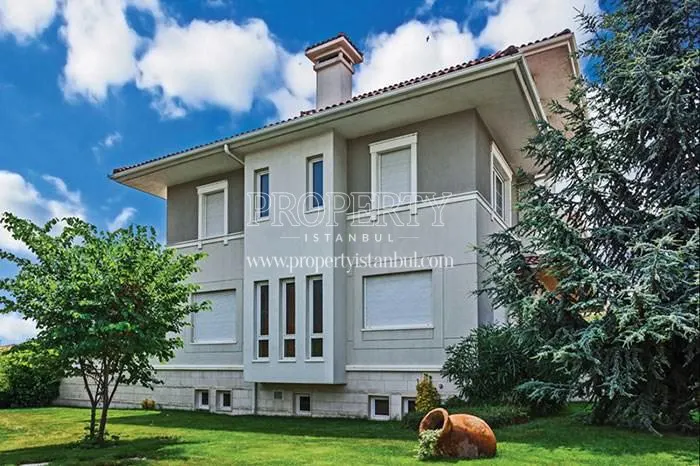 One of the villas in West Wall Marina Villalari