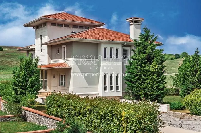 One of the luxury villas in West Wall Marina Villalari
