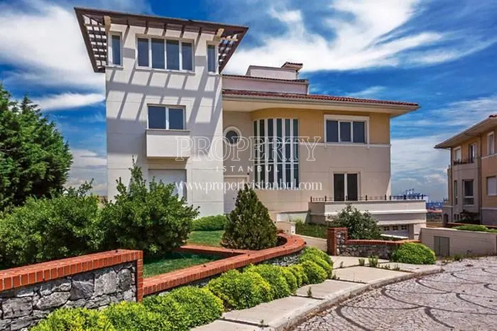 One of the villas in West Wall Marina Villalari