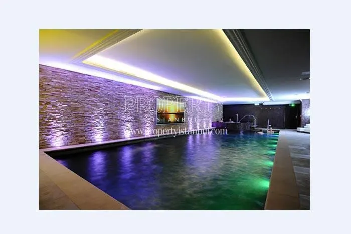 The indoor swimming pool of Wish Istanbul
