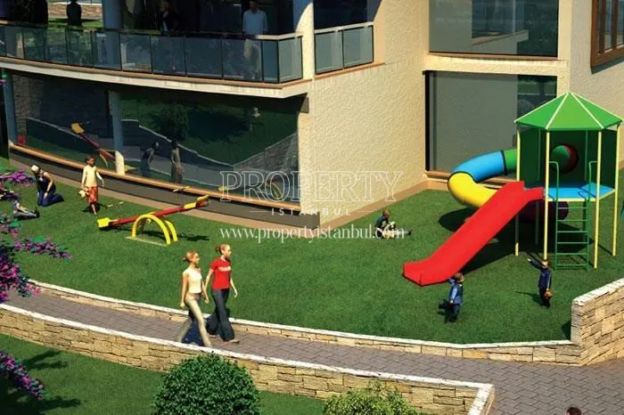 Walking track and kids' playground in the Yakacik Bagbahce Evleri compound