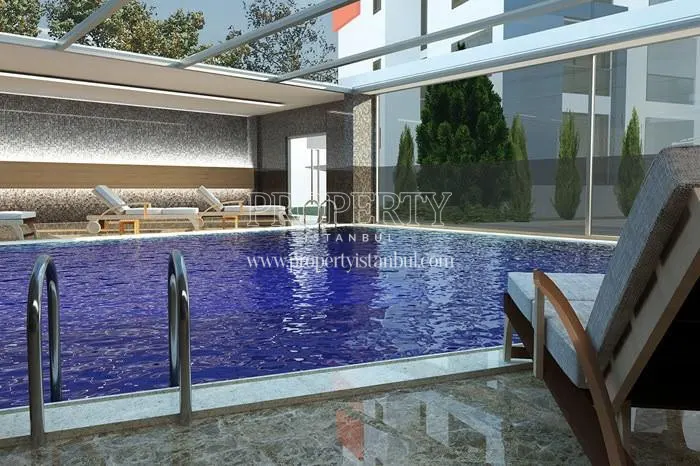 The outdoor swimming pool in Yayatoria