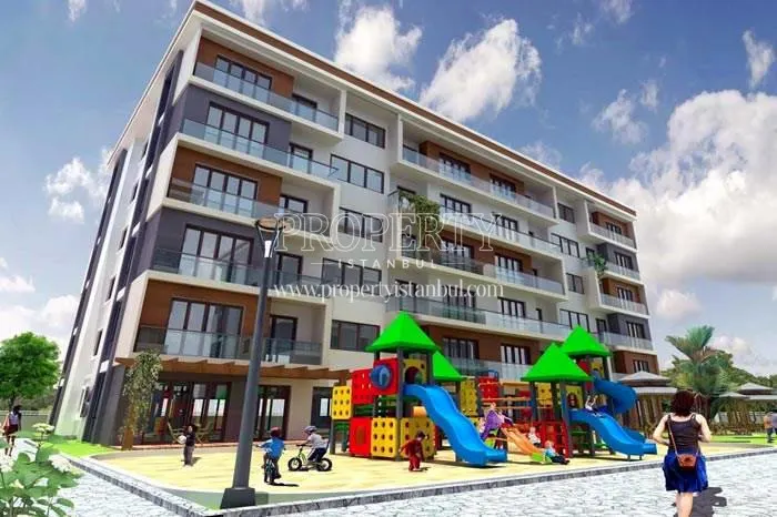 The playground in front of the building in Yaylapark Evleri