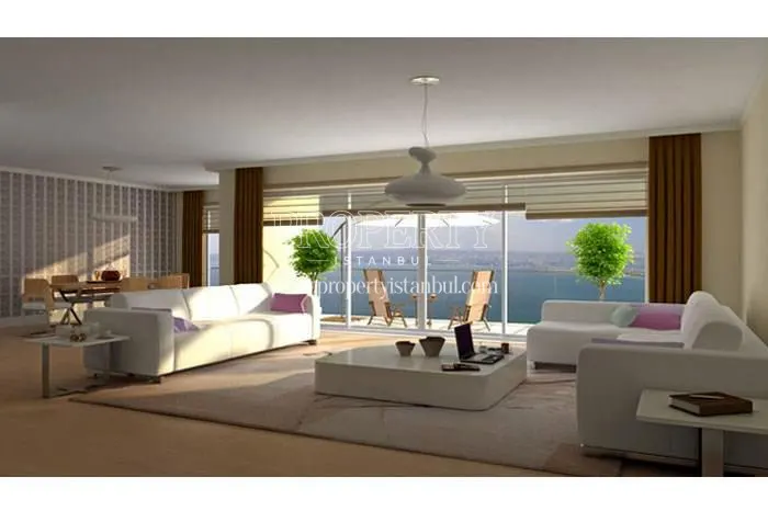 Spacious living room with a balcony in Yenimoda Evleri
