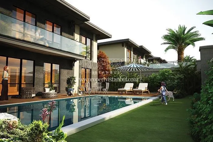 One of the villas with the swimming pool in Yonca Villapark