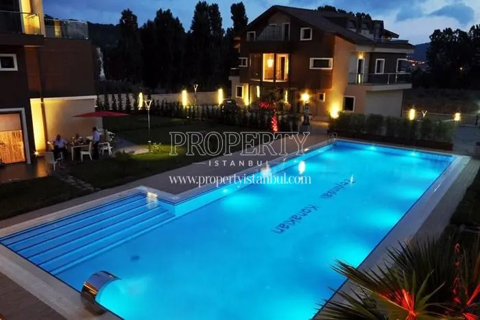 The outdoor swimming pool of Zeytindali Konaklari