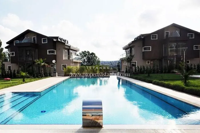 The outdoor swimming pool of the Zeytindali Konaklari compound