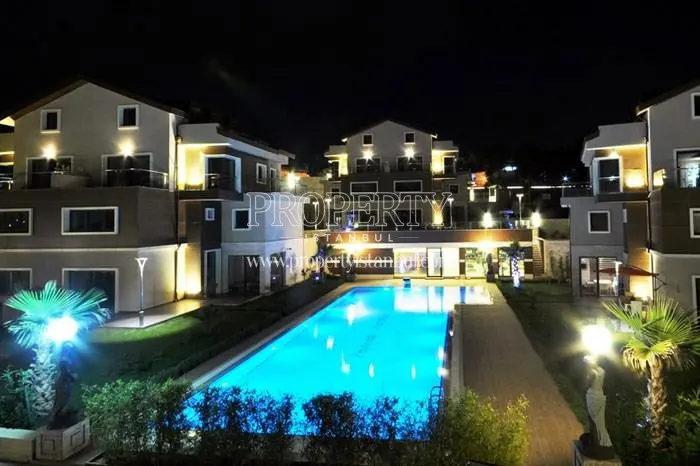 The outdoor swimming pool of Zeytindali Konaklari