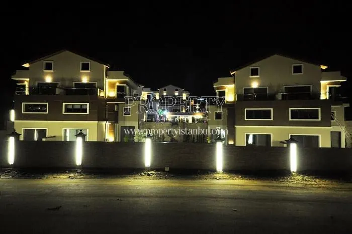 Zeytindali Konaklari villas at night