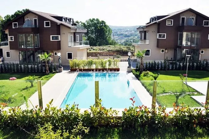The outdoor swimming pool of Zeytindali Konaklari