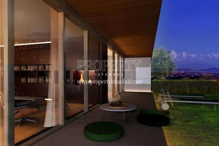 The apartment with a verdant garden in Zorlu Center